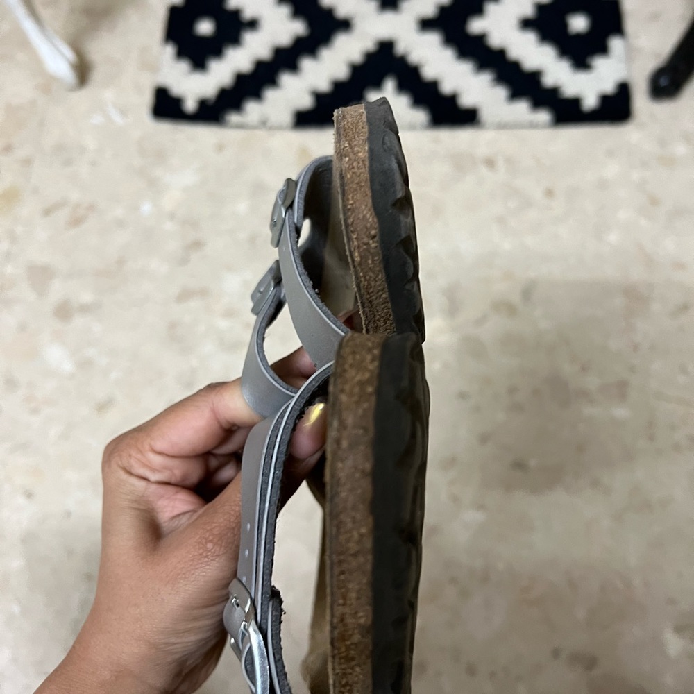 Barely used Birkenstock - not keen on more 5% discount ! It’s already low - Picture 4 of 8